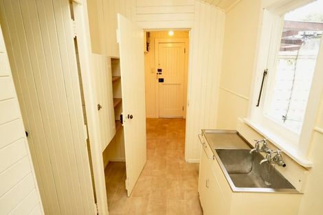 Photo of property in 28 Rangitane Street, Palmerston North, 4414