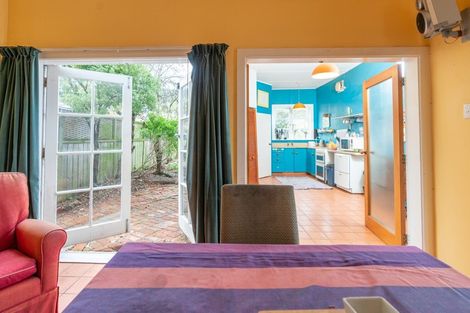 Photo of property in 10 Edge Hill, Mount Victoria, Wellington, 6011