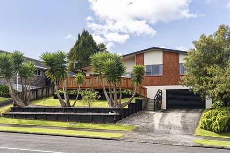 Photo of property in 100 Heta Road, Highlands Park, New Plymouth, 4312