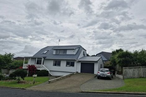 Photo of property in 1/12 Ballini Rise, West Harbour, Auckland, 0618