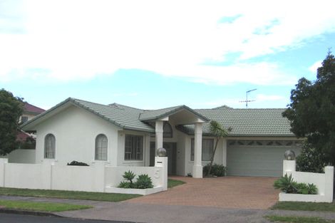 Photo of property in 5 Rosetti Rise, West Harbour, Auckland, 0618