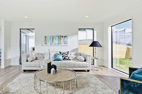 Photo of property in 15 Para Close, Fairview Heights, Auckland, 0632