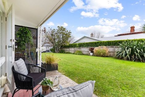 Photo of property in 3/6 North Avenue, Narrow Neck, Auckland, 0624