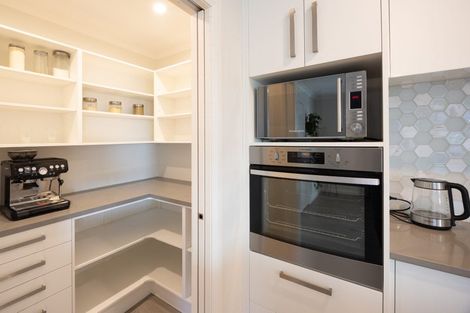 Photo of property in 6 Atlantic Drive, Fitzherbert, Palmerston North, 4410