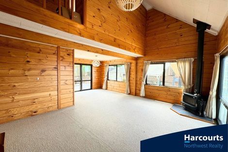 Photo of property in 6a Cambric Place, Botany Downs, Auckland, 2010