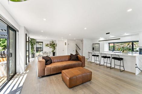 Photo of property in 2 Tollana Road, Te Atatu Peninsula, Auckland, 0610