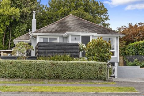 Photo of property in 390 Mangorei Road, Merrilands, New Plymouth, 4312
