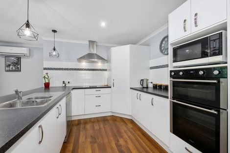 Photo of property in 43 Forest Road, Pinehaven, Upper Hutt, 5019