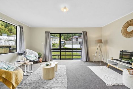 Photo of property in 1b Sunny Grove, Wainuiomata, Lower Hutt, 5014