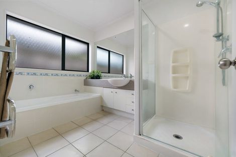 Photo of property in 82 Hillwell Drive, Henderson, Auckland, 0612