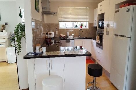 Photo of property in 6 Hobby Avenue, Birkdale, Auckland, 0626