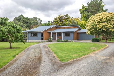 Photo of property in 14 Pohutukawa Drive, Levin, 5571