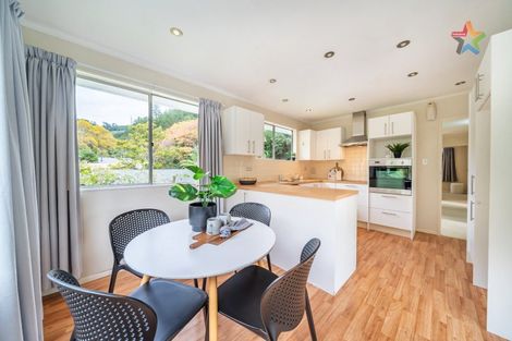 Photo of property in 102 Pinehaven Road, Pinehaven, Upper Hutt, 5019