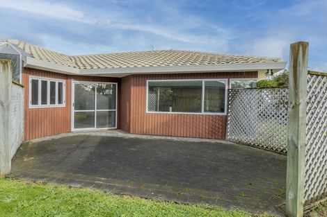 Photo of property in 32 Easton Way, Levin, 5510
