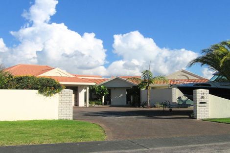 Photo of property in 18 Settlers Grove, Orewa, 0931