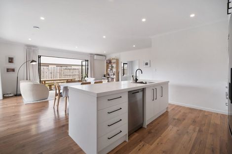 Photo of property in 18 Atlantic Drive, Fitzherbert, Palmerston North, 4410