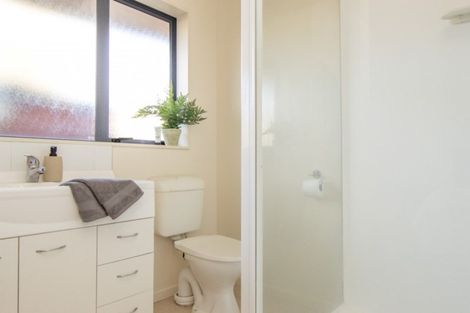 Photo of property in 8 Sorrento Place, Kelvin Grove, Palmerston North, 4414