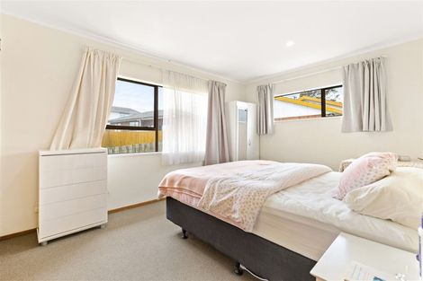 Photo of property in 2/6 Dallinghoe Crescent, Milford, Auckland, 0620