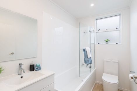 Photo of property in 6/154 Whites Line East, Waiwhetu, Lower Hutt, 5010