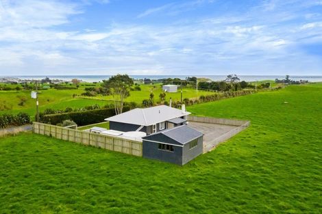 Photo of property in 95 Koru Road, Omata, New Plymouth, 4374