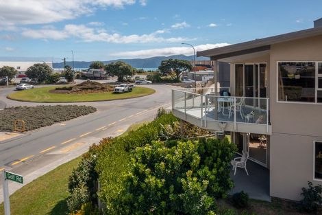 Photo of property in 3 Golf Road, Paraparaumu Beach, Paraparaumu, 5032