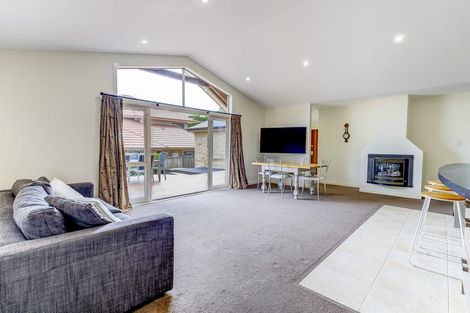 Photo of property in 8 Oakmont Place, Rototuna, Hamilton, 3210