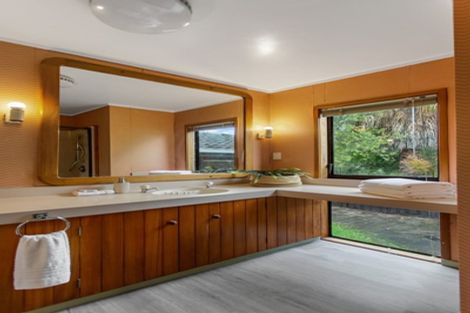 Photo of property in 1/406 East Coast Road, Sunnynook, Auckland, 0630