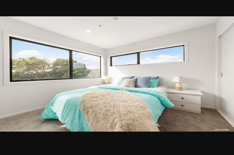 Photo of property in 2/1 Kaponga Crescent, New Lynn, Auckland, 0600