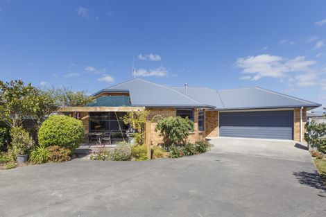 Photo of property in 99a Schnell Drive, Kelvin Grove, Palmerston North, 4414