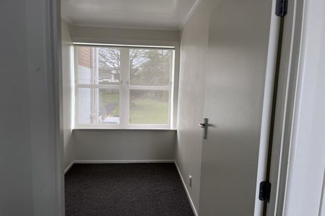 Photo of property in 52 Buscomb Avenue, Henderson, Auckland, 0610