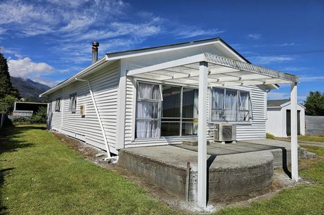Photo of property in 15 Main Road, Whataroa, 7886