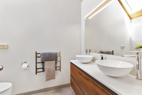 Photo of property in 27 Homewood Place, Chatswood, Auckland, 0626