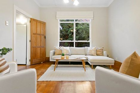 Photo of property in 1/211 Onewa Road, Birkenhead, Auckland, 0626