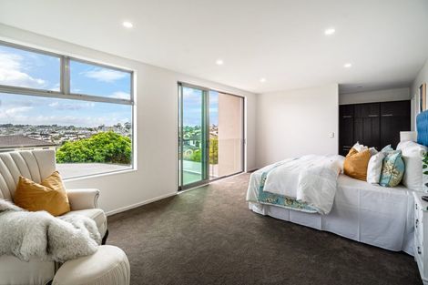 Photo of property in 90 Medallion Drive, Oteha, Auckland, 0632