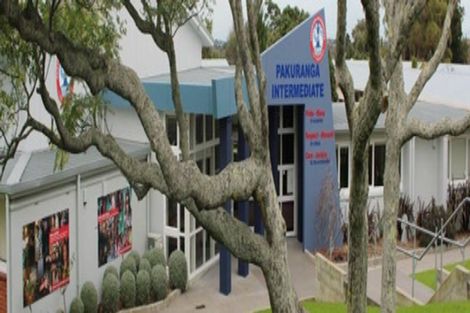 Photo of property in 2 Millen Avenue, Pakuranga, Auckland, 2010