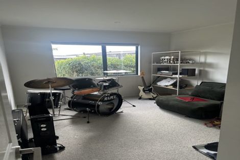 Photo of property in 2/12 Aotearoa Terrace, Murrays Bay, Auckland, 0630