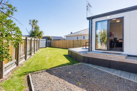 Photo of property in 52 Nash Parade, Foxton Beach, Foxton, 4815