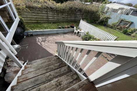 Photo of property in 1 Gaede Terrace, Sunnyvale, Auckland, 0612