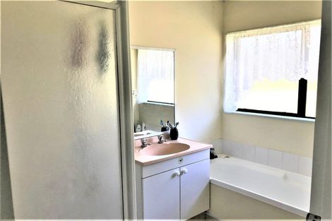 Photo of property in 2 Sherpa Place, Massey, Auckland, 0614