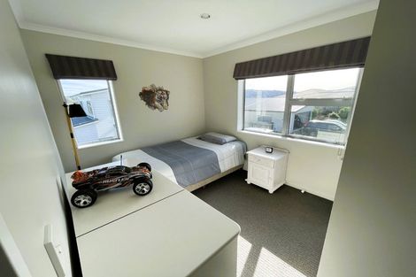 Photo of property in 28 Havana Rise, Grenada Village, Wellington, 6037