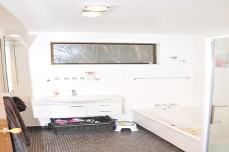 Photo of property in 12 Caples Place, Fernhill, Queenstown, 9300