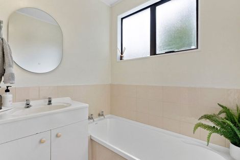 Photo of property in 2/12 Opal Avenue, Pakuranga, Auckland, 2010