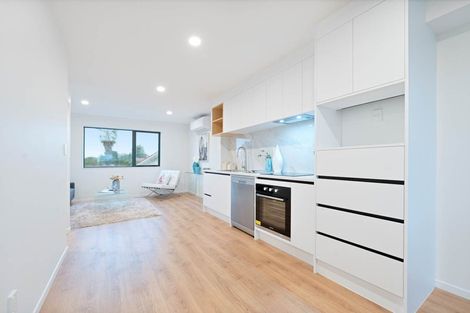 Photo of property in 4/11 Hereford Street, Te Atatu Peninsula, Auckland, 0610