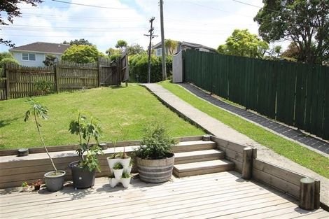 Photo of property in 64 Taupo Street, Green Bay, Auckland, 0604