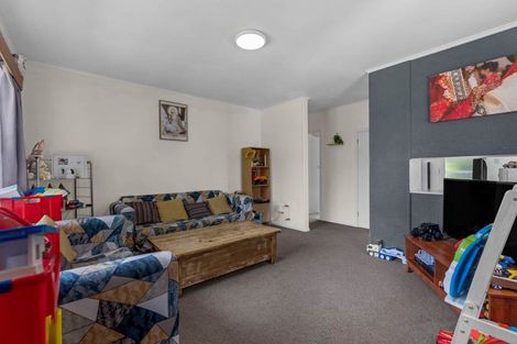 Photo of property in 77 Birdwood Avenue, Papatoetoe, Auckland, 2025