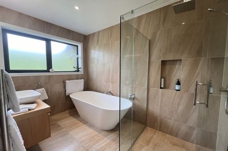 Photo of property in 32 Orford Drive, Jacks Point, Queenstown, 9371