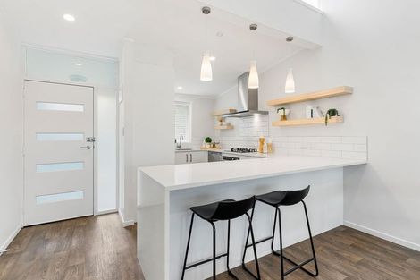 Photo of property in 3/6 North Avenue, Narrow Neck, Auckland, 0624