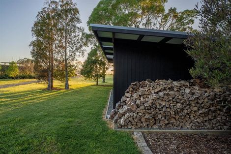 Photo of property in 42 Waimanu Place, Point Wells, 0986