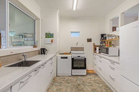 Photo of property in 8 Paraekaretu Street, Hunterville, 4730