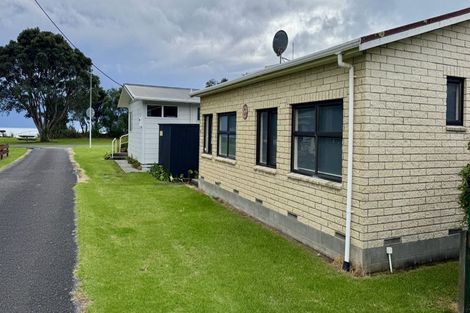 Photo of property in 76 Sixth Avenue, Urenui, 4377